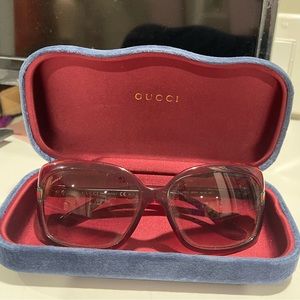 Gucci logo red sunglasses